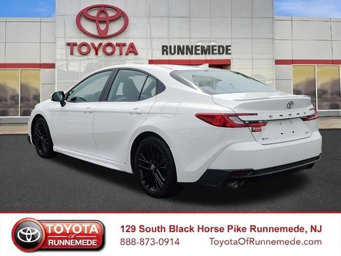 Used 2025 Toyota Camry SE FWD image 4