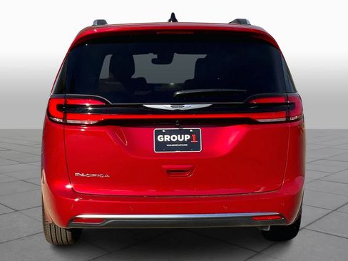 Used 2026 Chrysler Pacifica Pinnacle FWD image 4