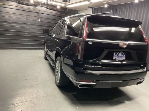 Used 2023 Cadillac Escalade Luxury AWD/4WD image 5