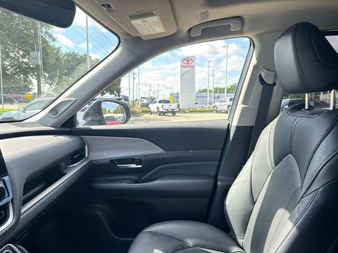 Used 2025 Toyota Grand Highlander AWD Hybrid image 23