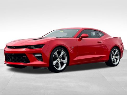 Used 2018 Chevrolet Camaro SS RWD image 3