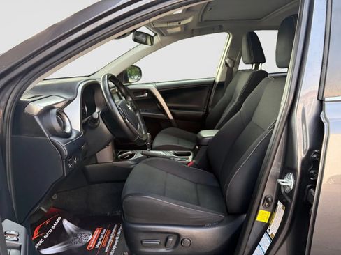 Used 2018 Toyota RAV4 XLE AWD/4WD image 12