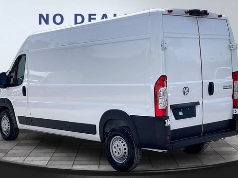Used 2025 RAM ProMaster 2500 w/ Convenience Group FWD image 4