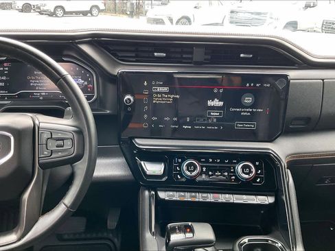 Used 2024 GMC Sierra 1500 AT4 w/ Technology Package AWD/4WD image 7