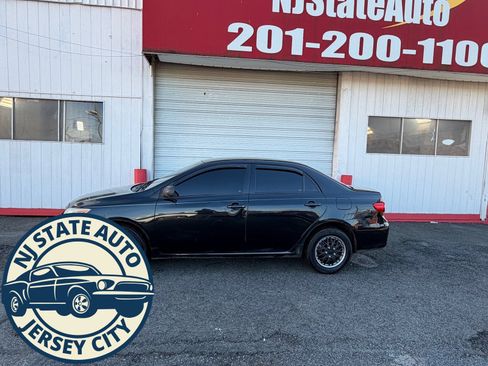 Used 2011 Toyota Corolla image 2