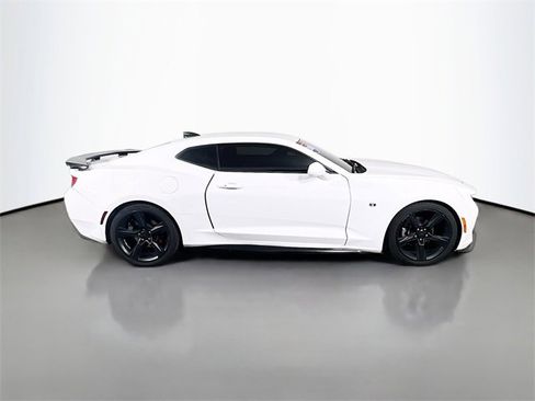 Used 2018 Chevrolet Camaro LT w/ Technology Package image 8