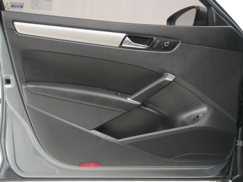 Used 2022 Volkswagen Passat 2.0T SE image 13