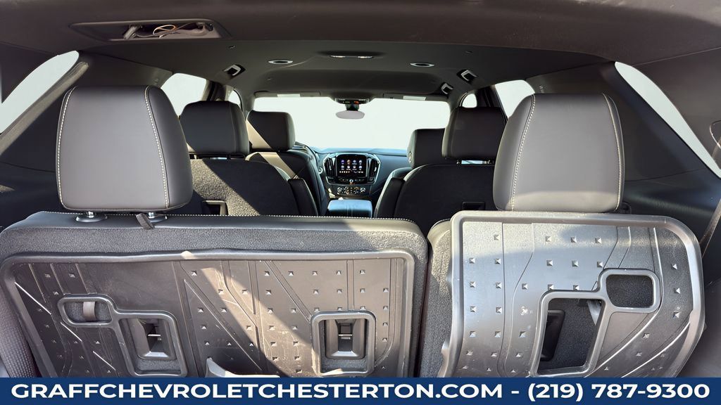 Used 2023 Chevrolet Traverse LT w/ Rear Camera Mirror Package AWD/4WD image 28