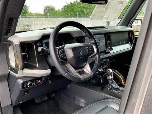 Used 2023 Ford Bronco Badlands w/ Sasquatch Package AWD/4WD image 17