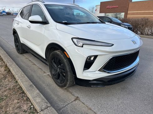 Used 2024 Buick Encore GX Sport Touring image 2