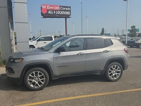 Used 2023 Jeep Compass Latitude AWD/4WD image 5