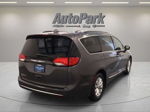 Certified 2019 Chrysler Pacifica Touring-L FWD image 7