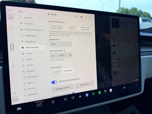 Used 2022 Tesla Model S AWD/4WD image 23