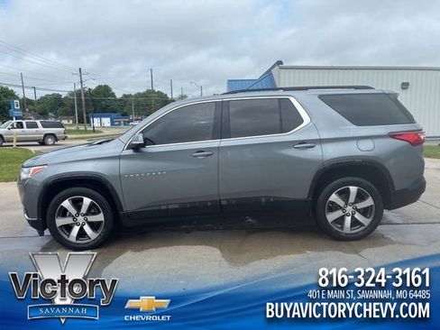 Used 2021 Chevrolet Traverse LT w/ LT Premium Package AWD/4WD image 1