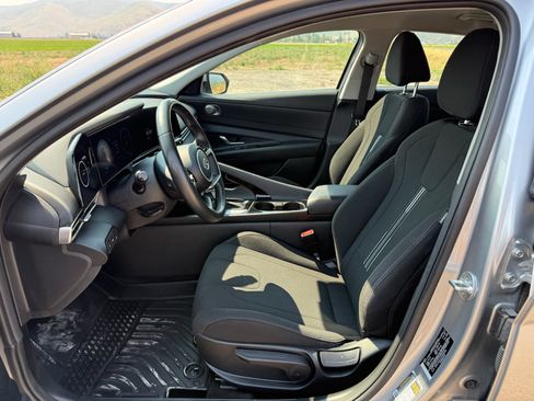Used 2023 Hyundai Elantra SEL w/ Convenience Package FWD image 13