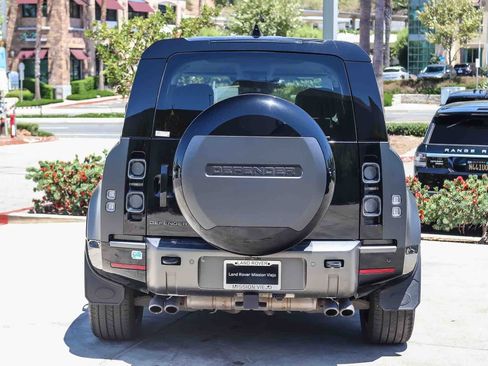 Used 2025 Land Rover Defender 110 V8 AWD/4WD image 5