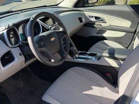 Used 2017 Chevrolet Equinox LS FWD image 16