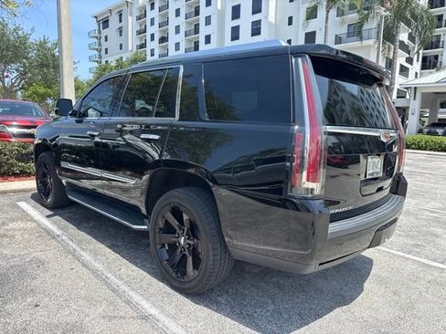 Used 2020 Cadillac Escalade Premium Luxury RWD image 3