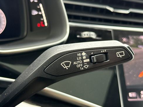 Used 2019 Audi Q8 Premium Plus w/ Premium Plus image 32