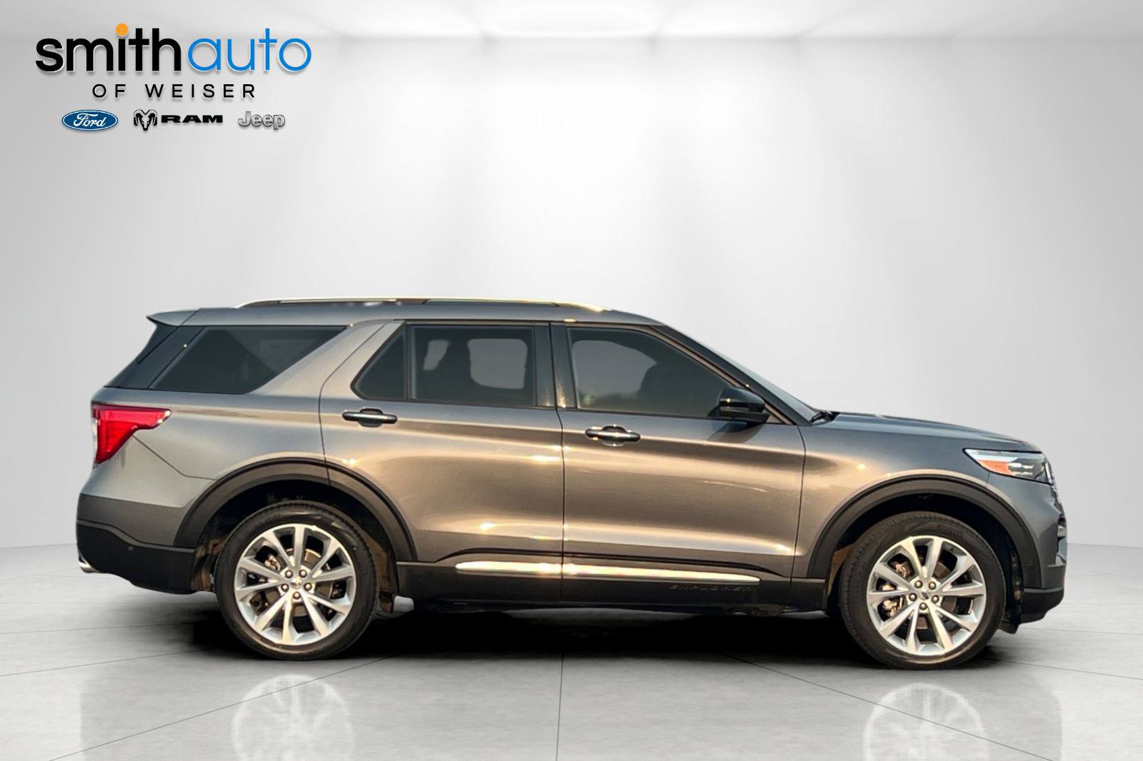 Used 2022 Ford Explorer Platinum w/ Equipment Group 601A AWD/4WD image 3