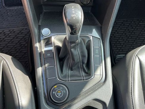 Used 2022 Volkswagen Tiguan SE image 35
