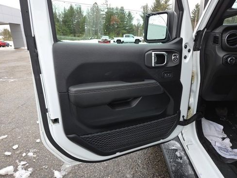 Used 2021 Jeep Wrangler Unlimited Sahara image 41