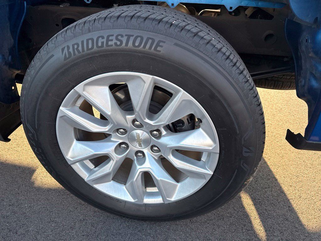 Used 2023 Chevrolet Silverado 1500 Custom AWD/4WD image 9
