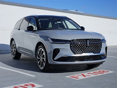 New 2026 Lincoln Nautilus Reserve image 3