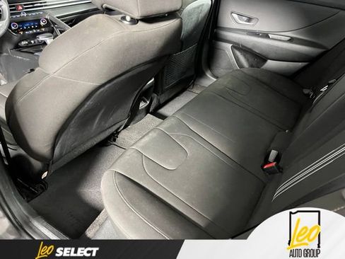 Used 2025 Hyundai Elantra SEL FWD image 16