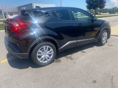 Used 2019 Toyota C-HR LE FWD image 4