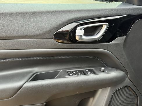 New 2025 Jeep Compass Latitude w/ Sun & Sound Group image 13