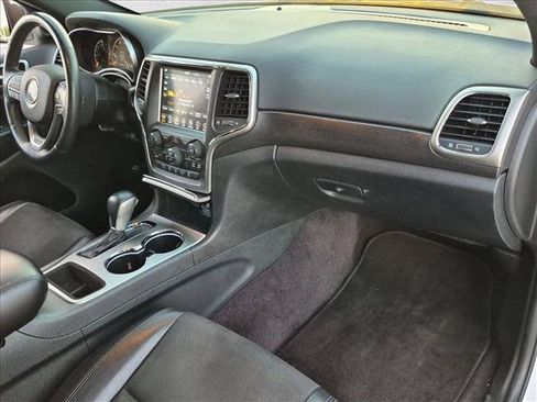 Used 2018 Jeep Grand Cherokee Altitude RWD image 23