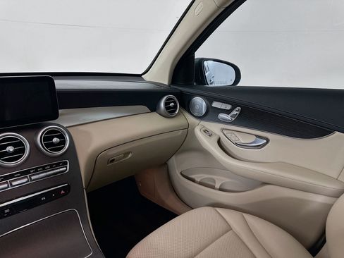 Used 2020 Mercedes-Benz GLC 300 4MATIC image 26
