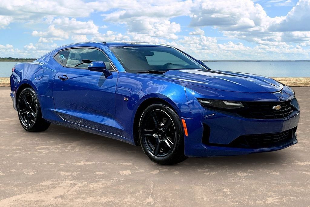 Used 2020 Chevrolet Camaro LT RWD image 3
