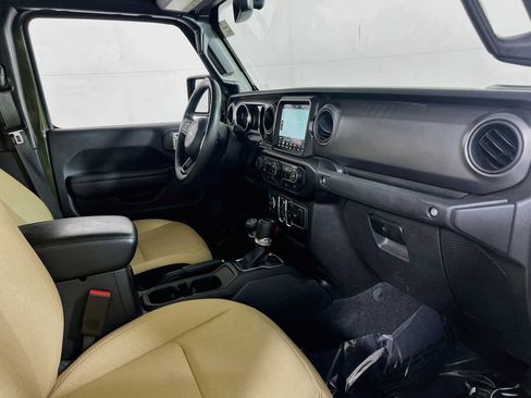 Used 2023 Jeep Gladiator Willys image 28