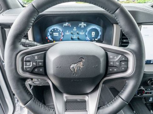 Used 2025 Ford Bronco Outer Banks image 39
