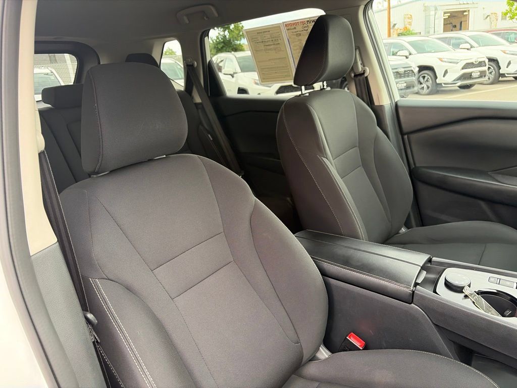 Used 2024 Nissan Rogue S AWD/4WD image 13
