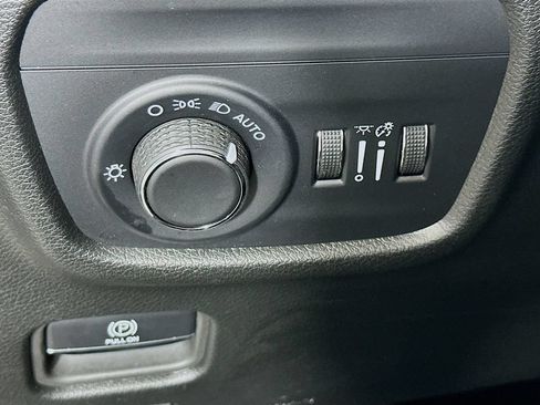 Used 2025 Jeep Grand Cherokee Altitude AWD/4WD image 18