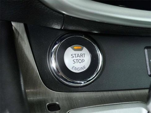 Used 2018 Nissan Murano SV image 22