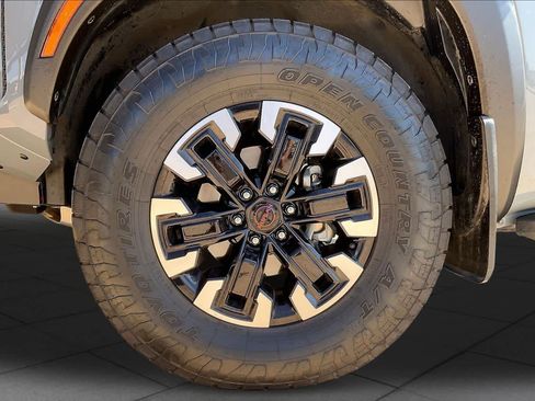 Used 2023 Nissan Frontier PRO-4X w/ Pro Convenience Package AWD/4WD image 12