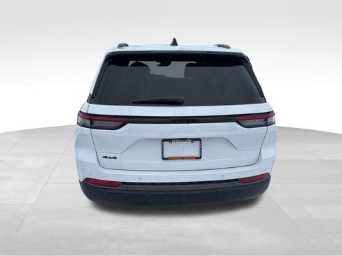 New 2026 Jeep Grand Cherokee Altitude AWD/4WD image 4
