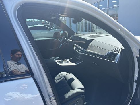 Used 2024 BMW X5 sDrive40i w/ M Sport Package image 16