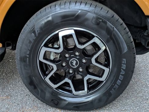 Used 2022 Ford Bronco Outer Banks image 11