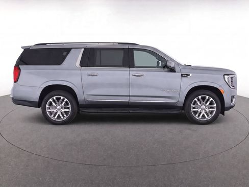 Used 2023 GMC Yukon XL SLT w/ SLT Premium Package AWD/4WD image 2