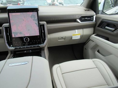 Used 2026 GMC Yukon Denali w/ Sun & Power Step Package RWD image 14