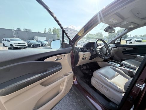 Used 2018 Honda Pilot Touring image 9