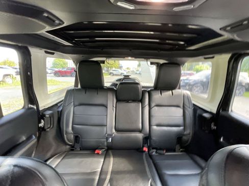 Used 2018 Jeep Wrangler Unlimited Sahara AWD/4WD image 28