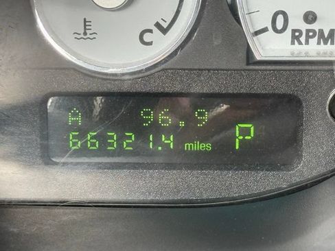 Used 2005 Ford Thunderbird RWD image 4