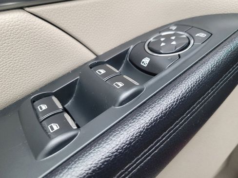 Used 2018 Ford Explorer XLT w/ Equipment Group 202A FWD image 27