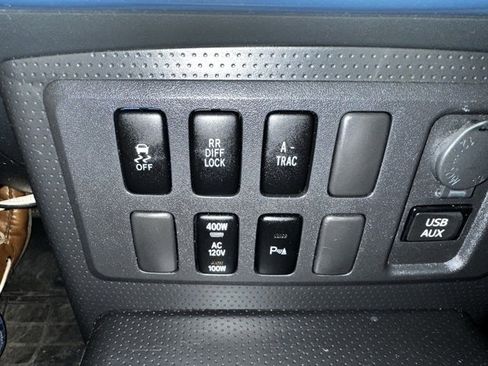 Used 2013 Toyota FJ Cruiser 4WD image 24